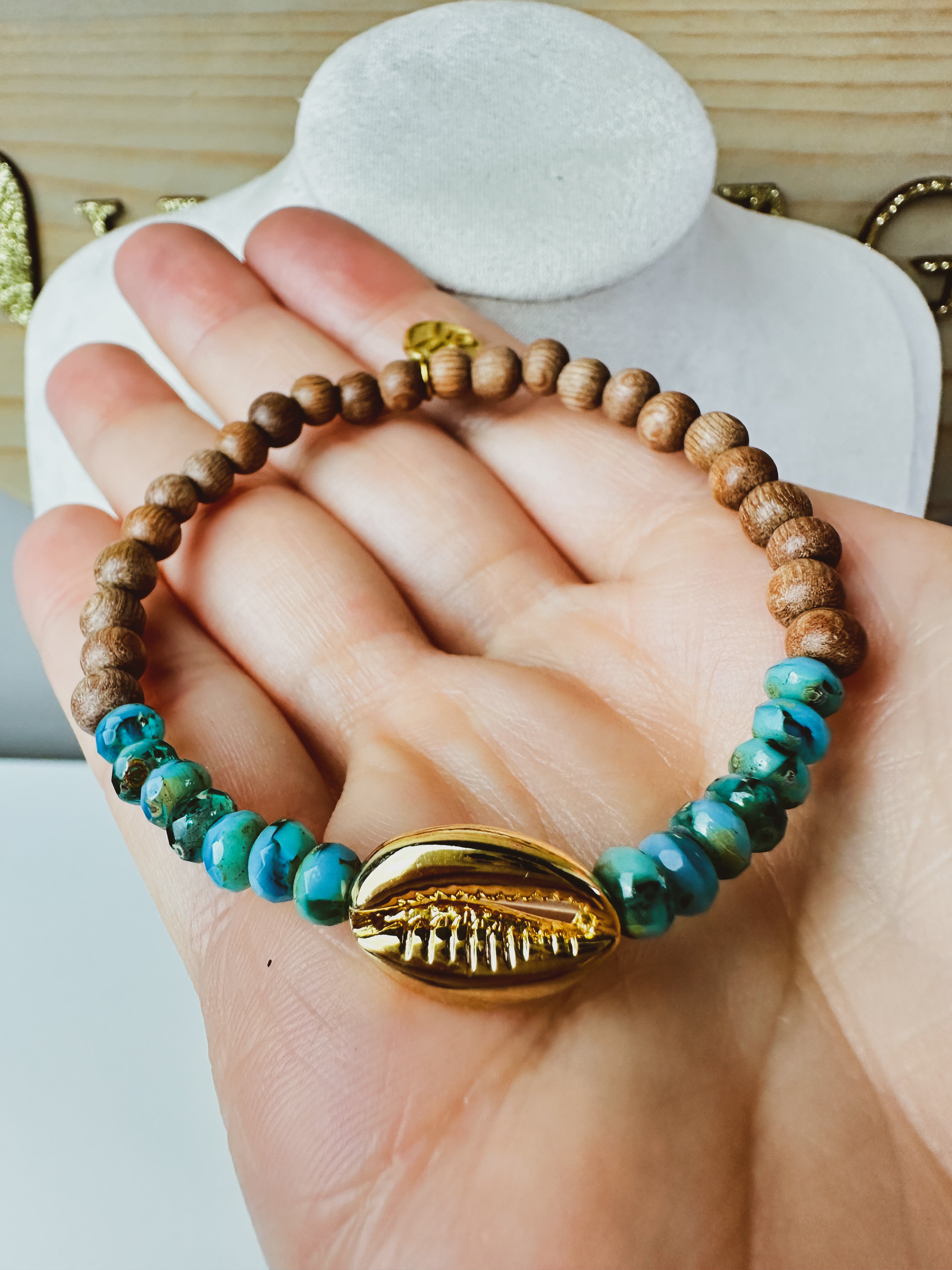 Runaway Bay || Cowrie Stretch Bracelet